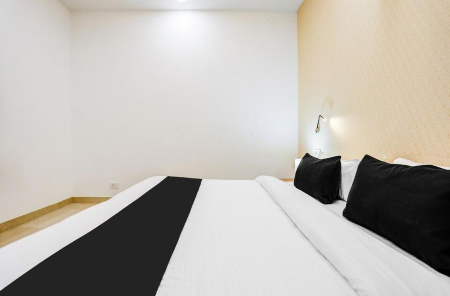 The Grand Blue Hotel Greater Noida Ngoại thất bức ảnh