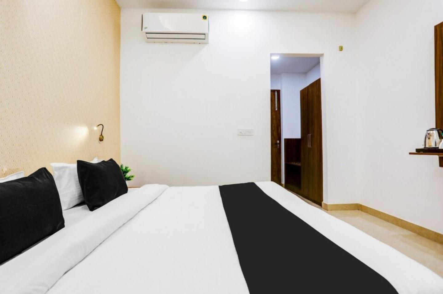 The Grand Blue Hotel Greater Noida Ngoại thất bức ảnh