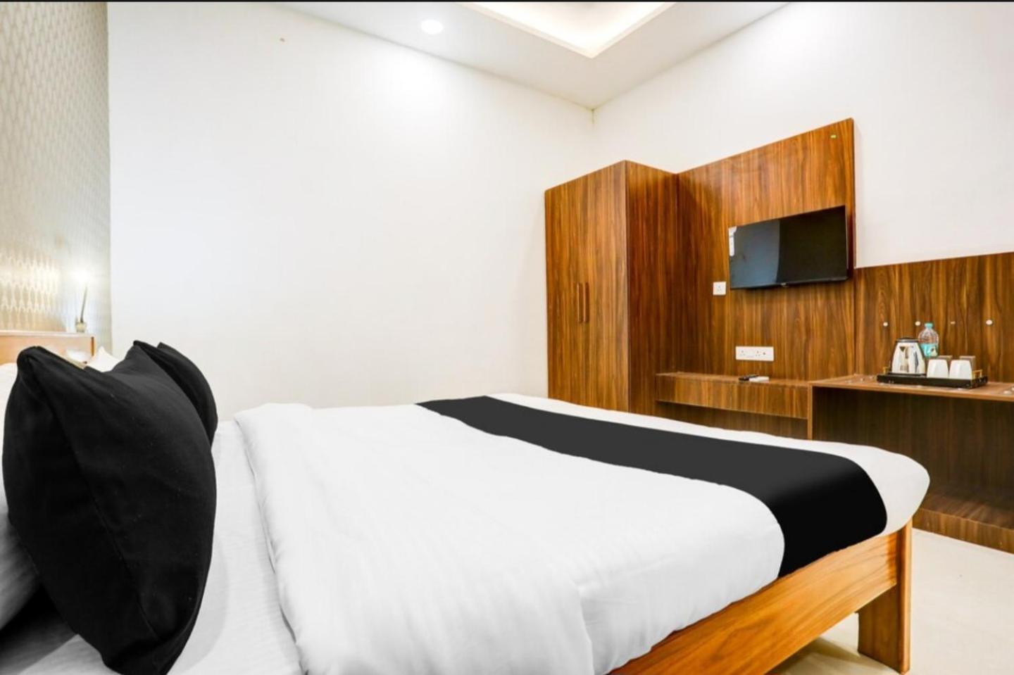 The Grand Blue Hotel Greater Noida Ngoại thất bức ảnh